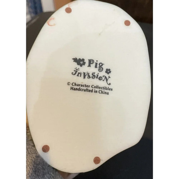 Pig Invasion New‎ Pork I Love NY Collectible Figurine Farm Anthropomorphic Decor - Picture 5 of 7